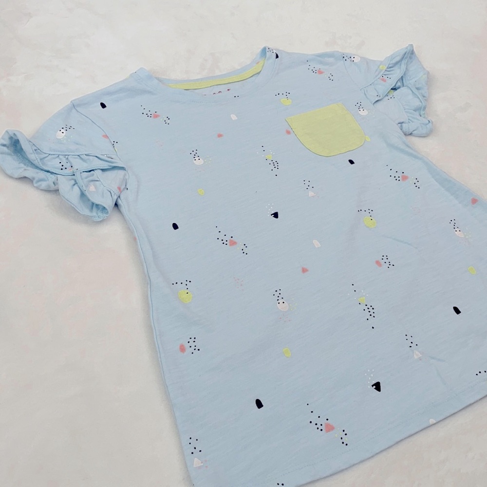 Girls top with ruffle sleeve